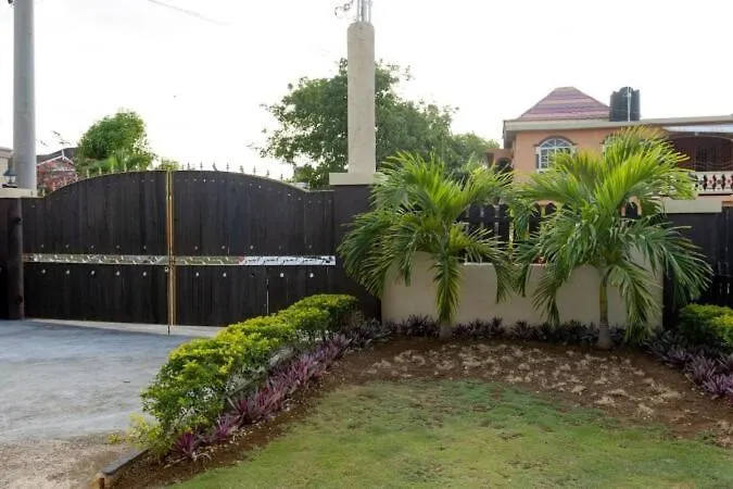 Gated Charming deluxe 2 bed home Montego Bay