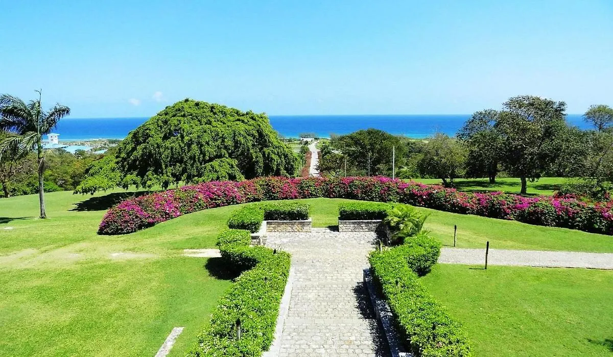 Gated Charming deluxe 2 bed home Montego Bay