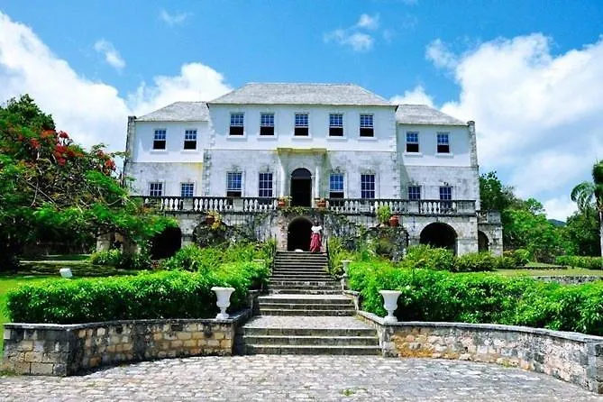 Gated Charming deluxe 2 bed home Montego Bay